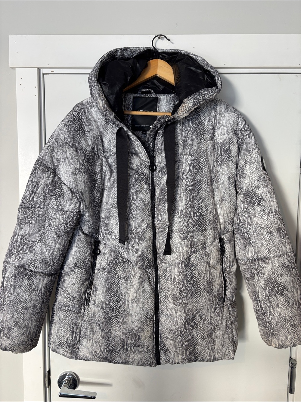 Noize Women's Snake-Print Puffer Jacket in Gray
